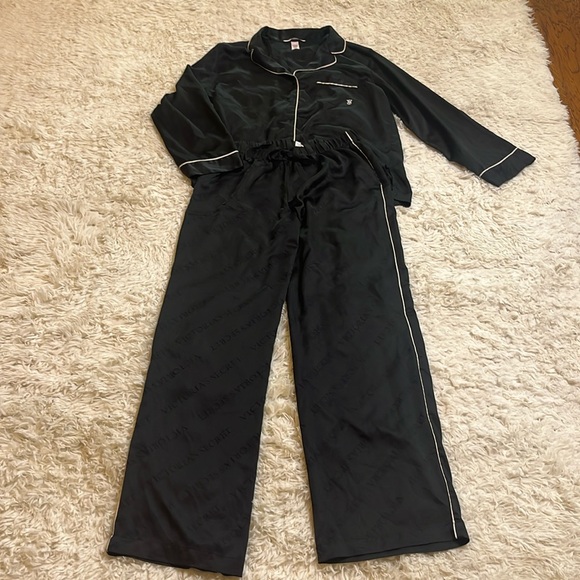 Victoria's Secret Other - Victoria’s Secret long sleeve black pajama embossed set size small